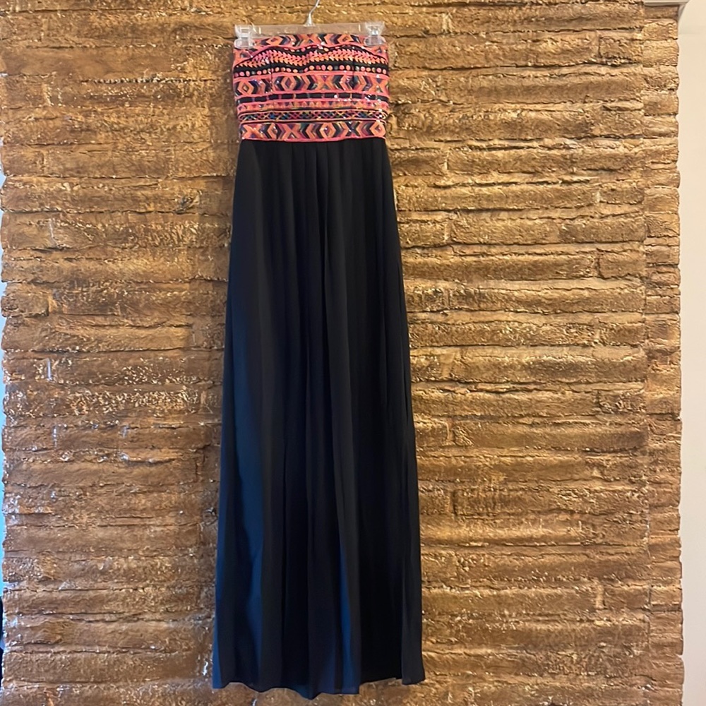 Strapless formal dress